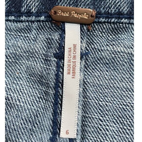 Free People Denim Mini Skirt Womens Sz 6 Distressed Cute To Boot Blue Raw Hem - Picture 6 of 10
